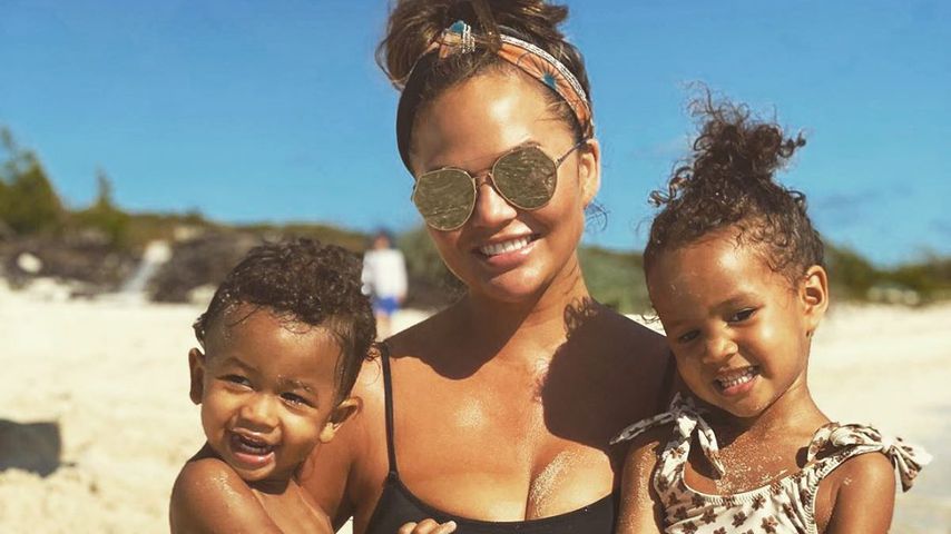 Chrissy Teigen mit ihren Kindern Miles und Luna