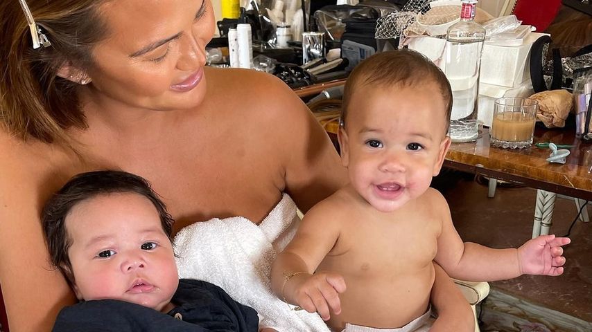 Chrissy Teigen mit ihren Kindern Wren und Esti