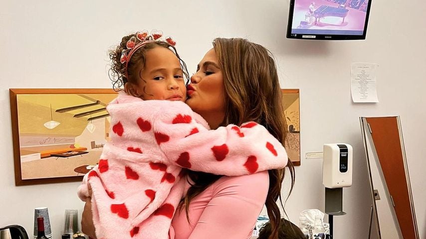 Chrissy Teigen mit ihrer Tochter Luna