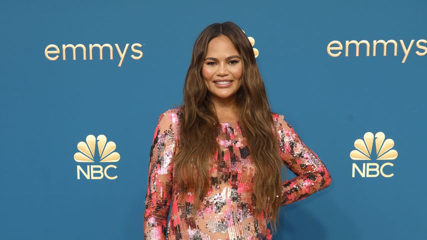 Chrissy Teigen bei den Emmy-Awards, 2022