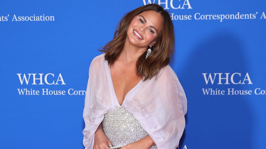 Ausgeplaudert: Chrissy Teigen hatte drei Brust-Operationen!