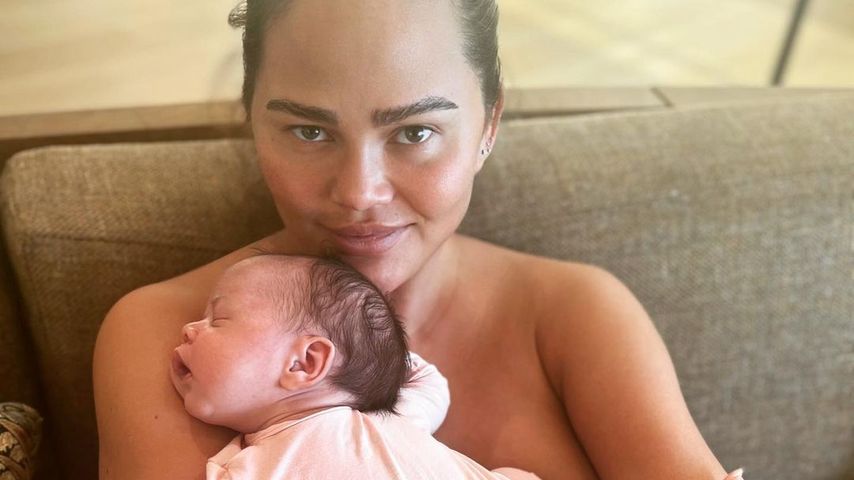 Chrissy Teigen und ihre Tochter im Jahr 2023