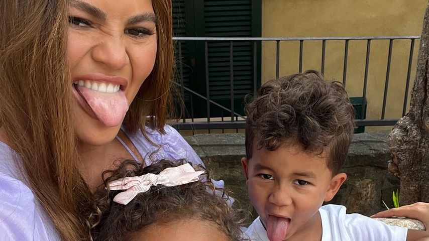 Chrissy Teigen und ihre Kinder Miles und Luna im September 2022