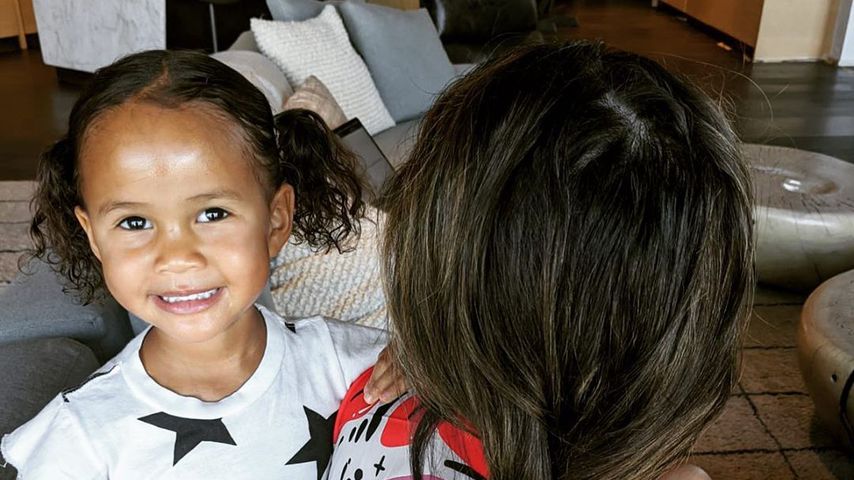 Chrissy Teigens Tochter Luna ist schon eine kleine Stylistin
