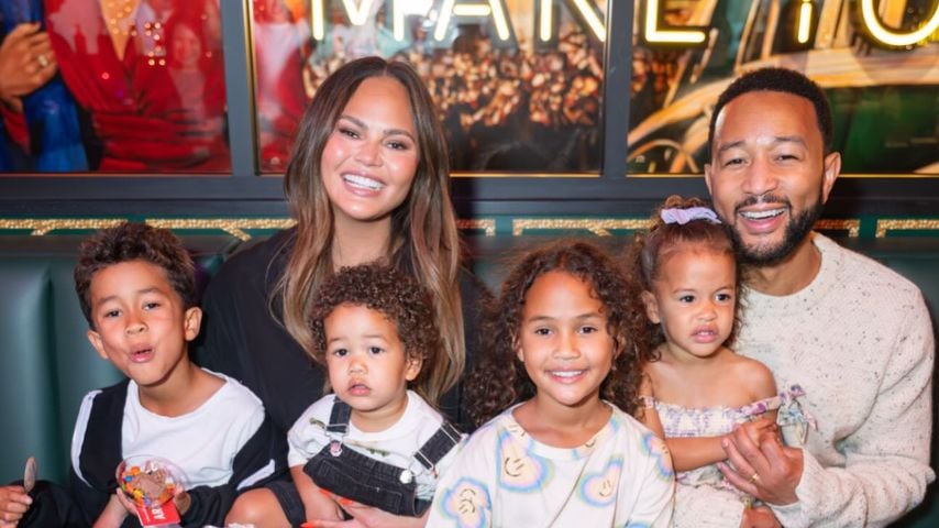 Chrissy Teigen und John Legend mit ihren Kindern Luna, Miles, Esti und Wren