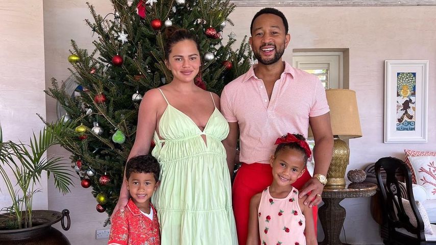 Chrissy Teigen und John Legend mit ihren Kindern im Dezember 2022