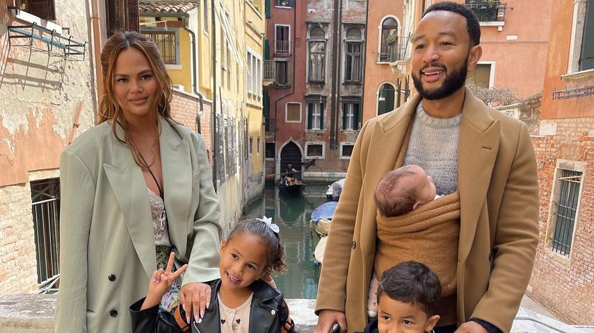 Chrissy Teigen und John Legend mit ihren Kindern