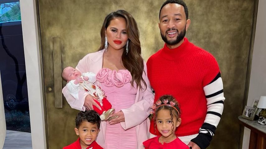 Chrissy Teigen und John Legend mit ihren Kindern am Valentinstag 2023