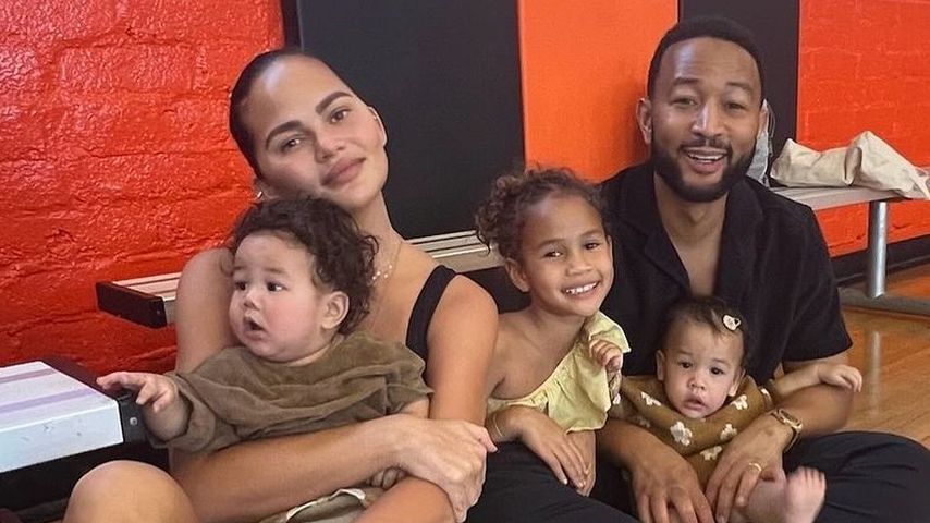 Chrissy Teigen und John Legend mit ihren Kindern Wren, Luna und Esti