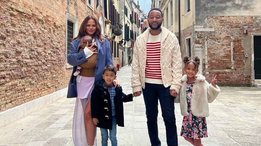 Chrissy Teigen und John Legend mit ihren Kindern in Venedig, April 2023