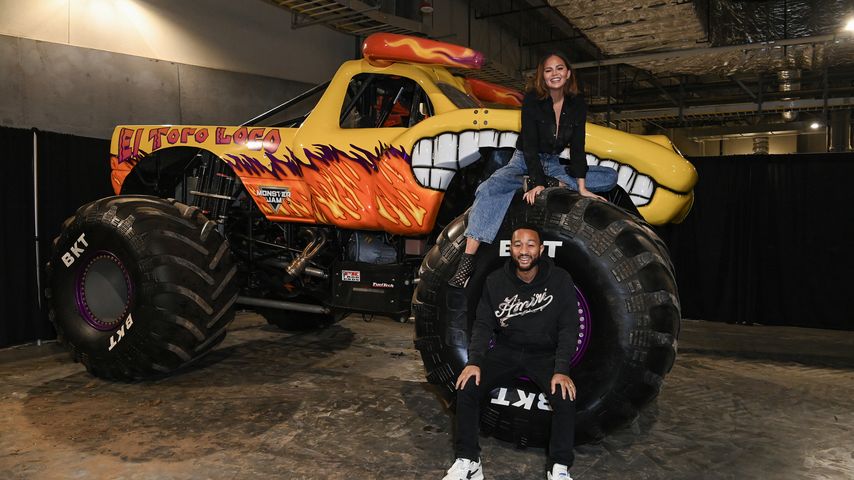 Chrissy Teigen und John Legend auf den Monster Jam World Finals 2024