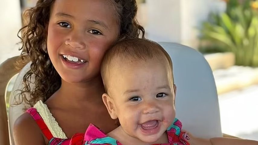 Chrissy Teigens Töchter Luna und Esti