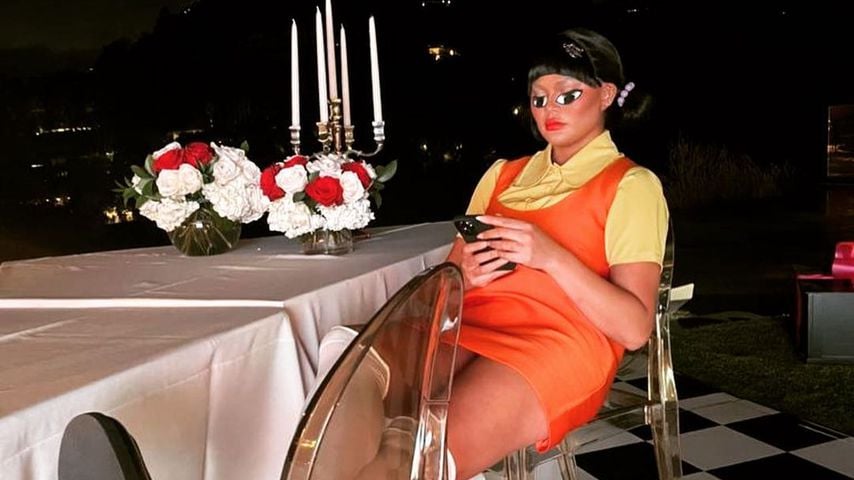 Chrissy Teigen als Roboterpuppe von "Squid Game"
