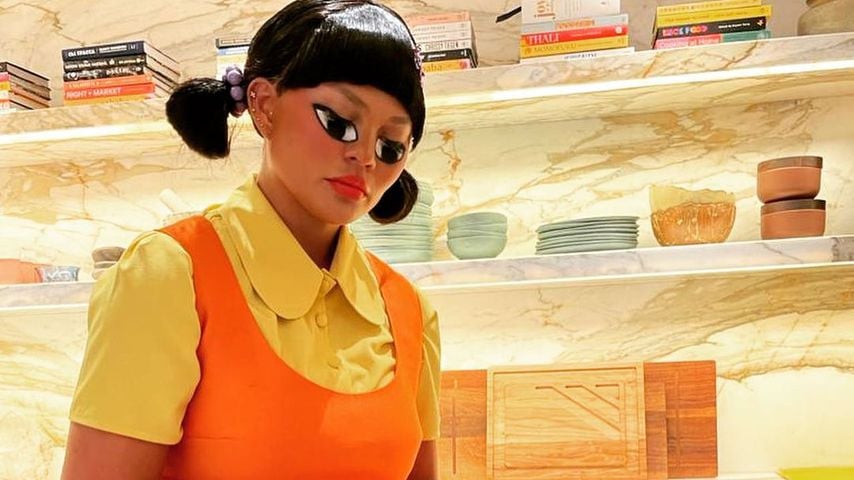 Chrissy Teigen als Roboterpuppe von "Squid Game"