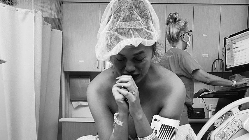 Emotional: Chrissy Teigen verlässt nach Fehlgeburt Klinik