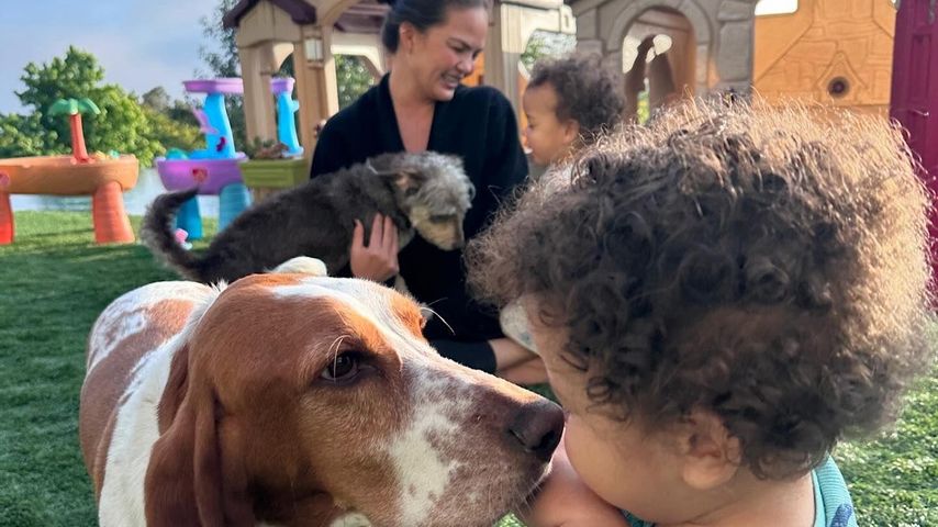 Chrissy Teigen mit ihren Kindern Wren Alexander Stephens und Esti Maxine Stephens