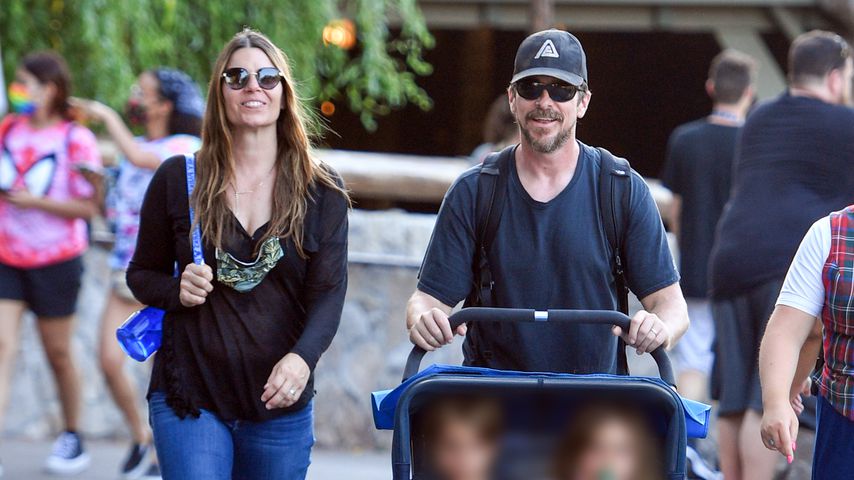 Spaß-Trip: Christian Bale mit Frau und Sohn im Disneyland