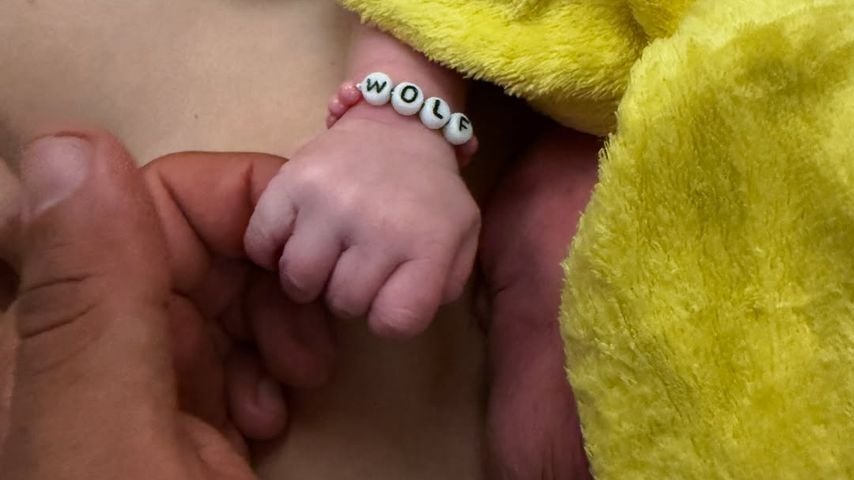 Christian Wolf mit seinem Baby, 2025