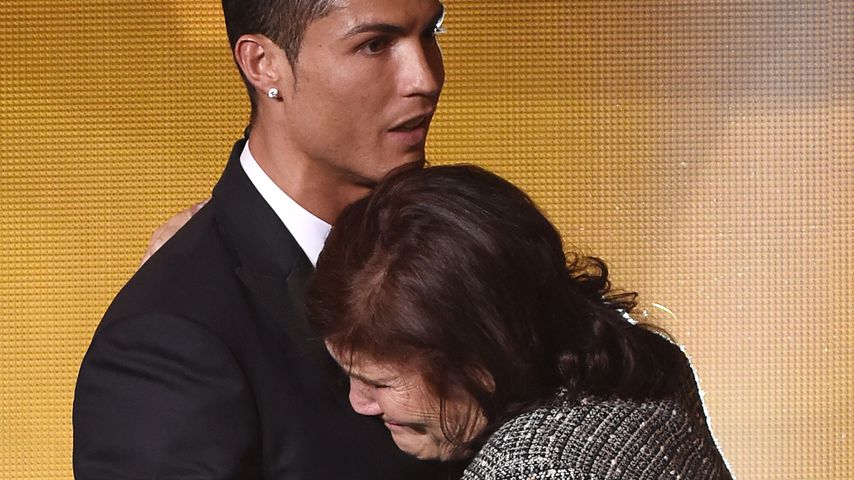 Cristiano Ronaldo mit seiner Mutter Maria Dolores dos Santos Aveiro, 2015