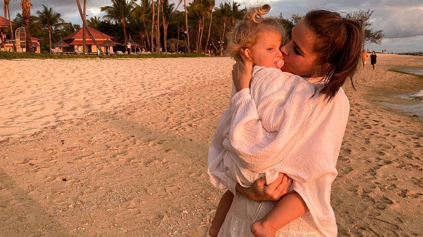 Christin Kaeber mit ihrer Tochter Nia im November 2021