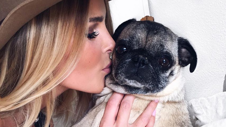Christin Kaeber mit ihrem Hund Gizmo