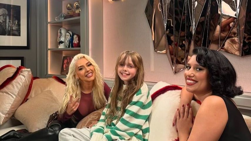 Chrstina Aguilera, ihre Tochter Summer Rain und Sängerin RAYE, 2024