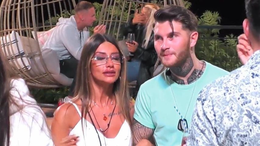 Christina Dimitriou und und Verführer Flocke bei "Temptation Island V.I.P."