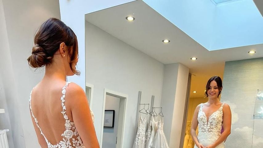 Christina Hänni zeigt Fotos ihrer früheren Brautkleidanprobe