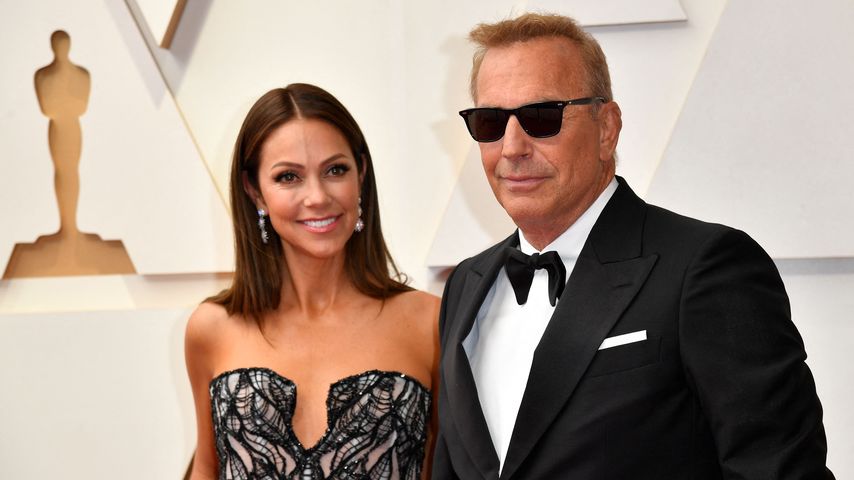 Christine Baumgartner und Kevin Costner bei der Oscar-Verleihung 2022
