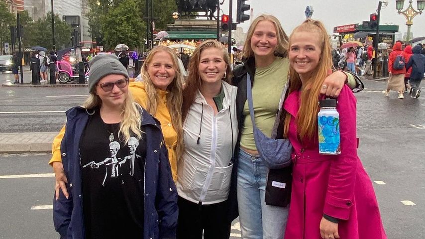 Christine Brown mit ihren Kindern im August 2023