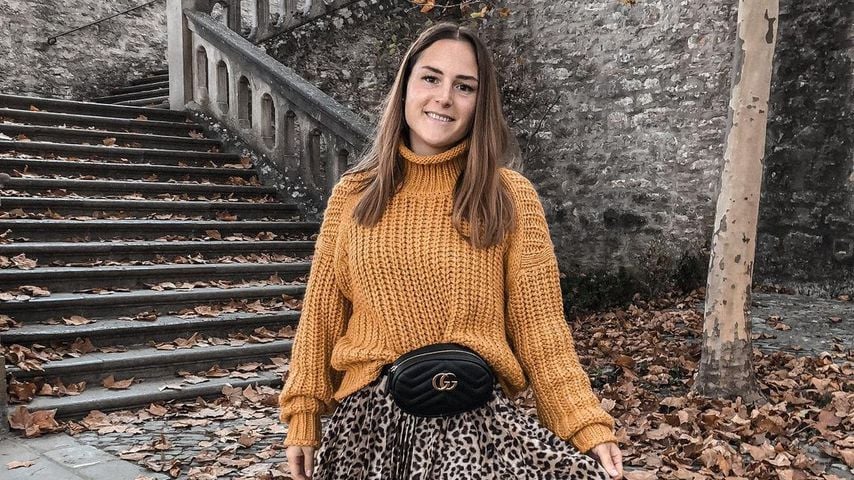 Taube Influencerin bringt Followern Gebärdensprache bei