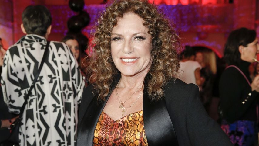 Fashion-Week-Look: Christine Neubauer trägt Lockenpracht