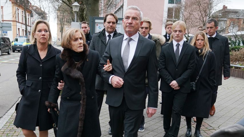 Wolfgang Schäubles Witwe Ingeborg mit ihrer Tochter Christine und ihrem Sohn Thomas