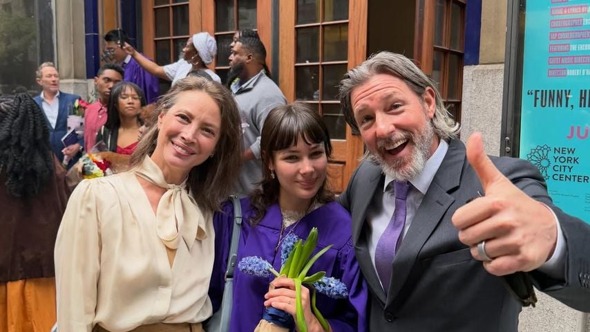 Christy Turlington und Ed Burns bei der Abschlussfeier von Tochter Grace, Mai 2026
