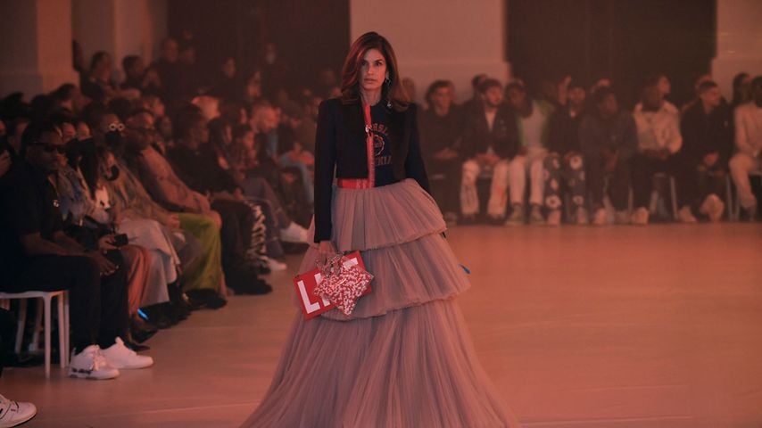 Cindy Crawford auf der Pariser Fashion Week im Februar 2022