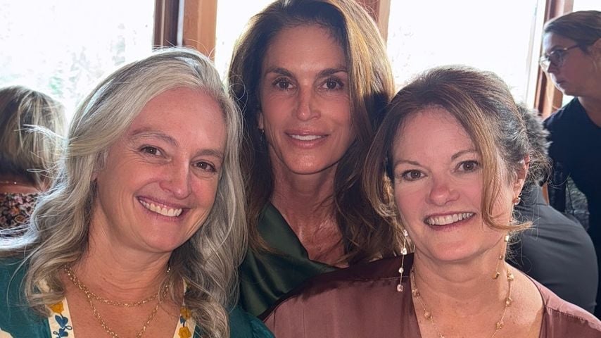 Cindy Crawford teilt seltenes Foto mit ihren Geschwistern