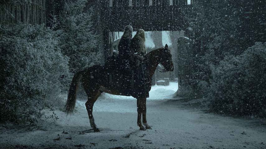 Ciri (Freya Allan) und Geralt (Henry Cavill) in "The Witcher"