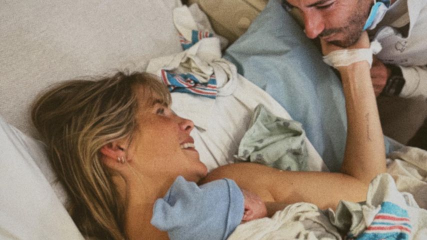 Spannender Name: Claire Holts drittes Baby ist auf der Welt