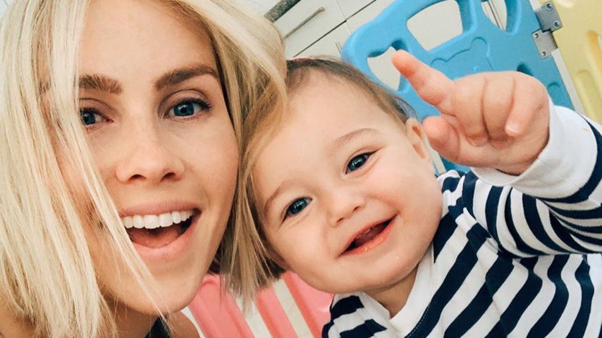 Claire Holt mit ihrem Sohn