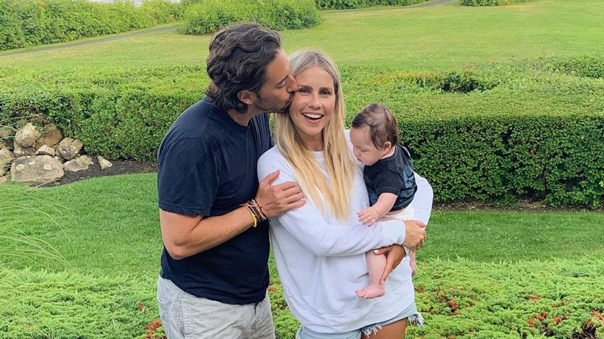 Claire Holt mit ihrem Sohn James und Eheman Andrew Joblon