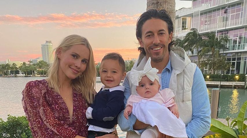 Claire Holt und ihr Mann Andrew Joblon mit ihren beiden Kindern