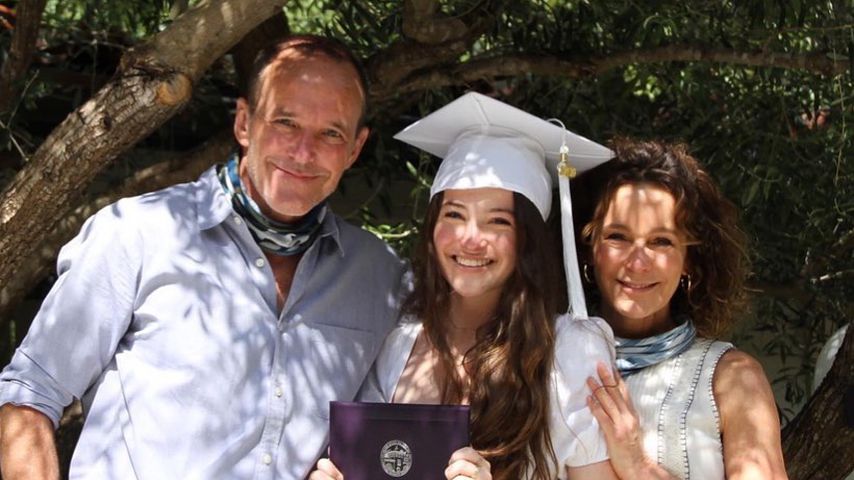 Clark Gregg mit seiner Tochter Stella und seiner Frau Jennifer Grey