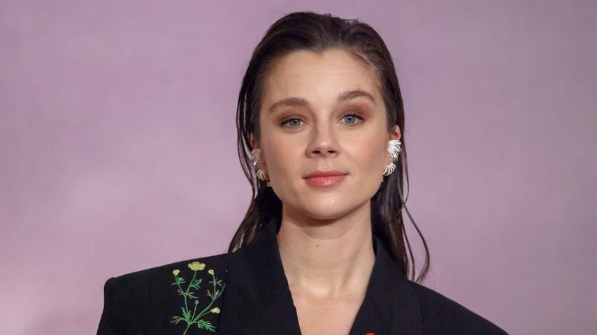 Darum hat "Bridgerton"-Star Claudia Jessie kein Social Media