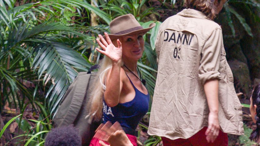 Claudia Norberg bei ihrem Dschungelcamp-Auszug