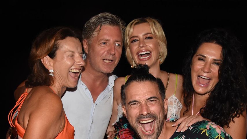 Claudia Obert mit Freunden, darunter Marc Terenzi und Mariella Ahrens