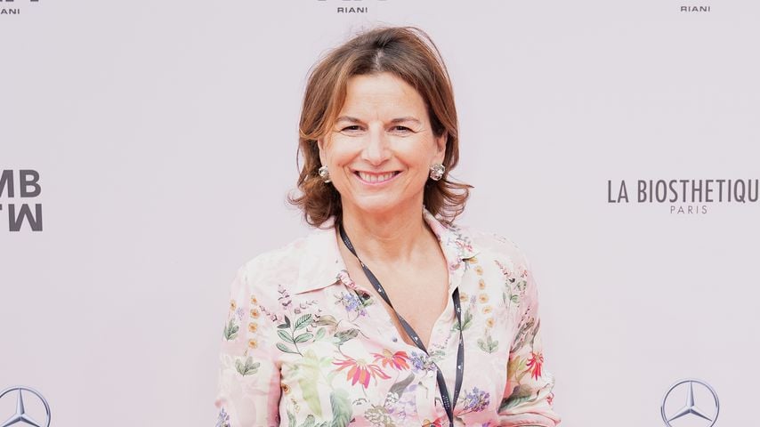 Echt jetzt? Claudia Obert möchte mit Handy beerdigt werden