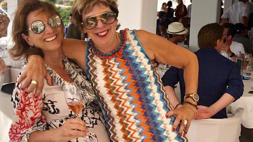 Claudia Obert mit einer Freundin