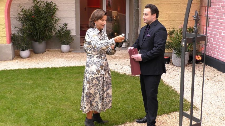 Claudia Obert und Kandidat Thomas Mario bei "Claudias House of Love"