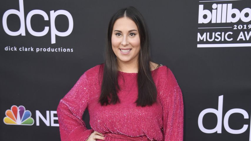 Claudia Oshry, Komikerin