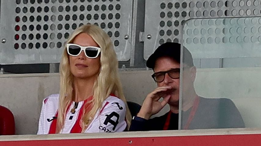Claudia Schiffer und Sir Matthew Vaughn im Fußballstadion
